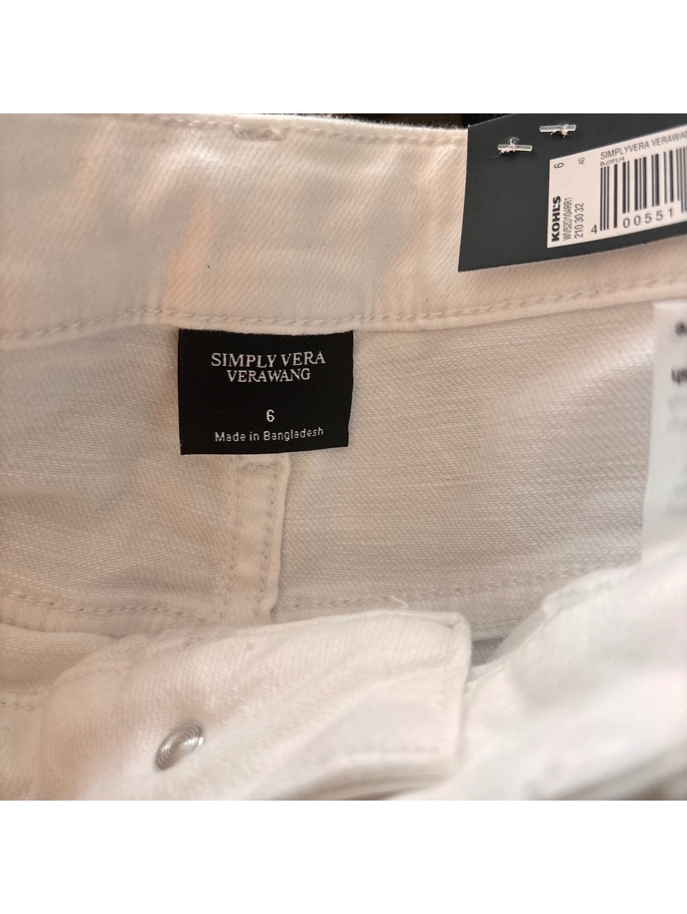 NWT - Vera Wang Denim White Bermuda Shorts Belt, Size 6 - Picture 7 of 8